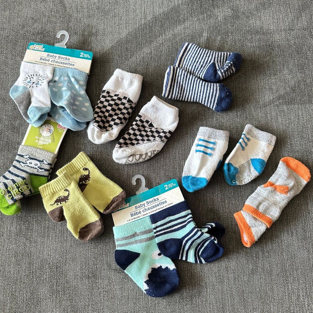 10 pair of infant socks gender neutral 0/6 and 6/12 vans carters circo and more